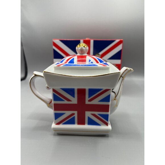 Union Jack Ceramic Teapot With Gold Accents & Original Box Holds 2 Cups - Picture 7 of 14